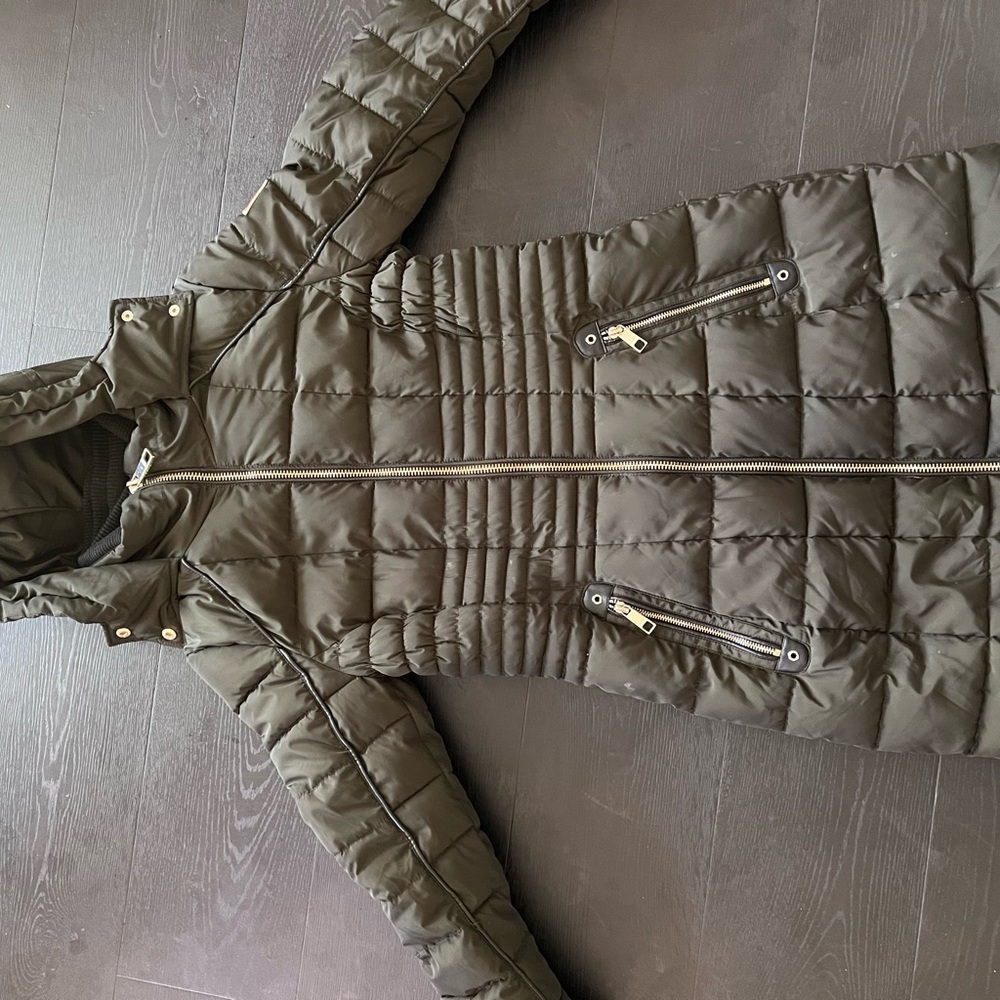 Black Guess Coat. Excellent Condition like new
